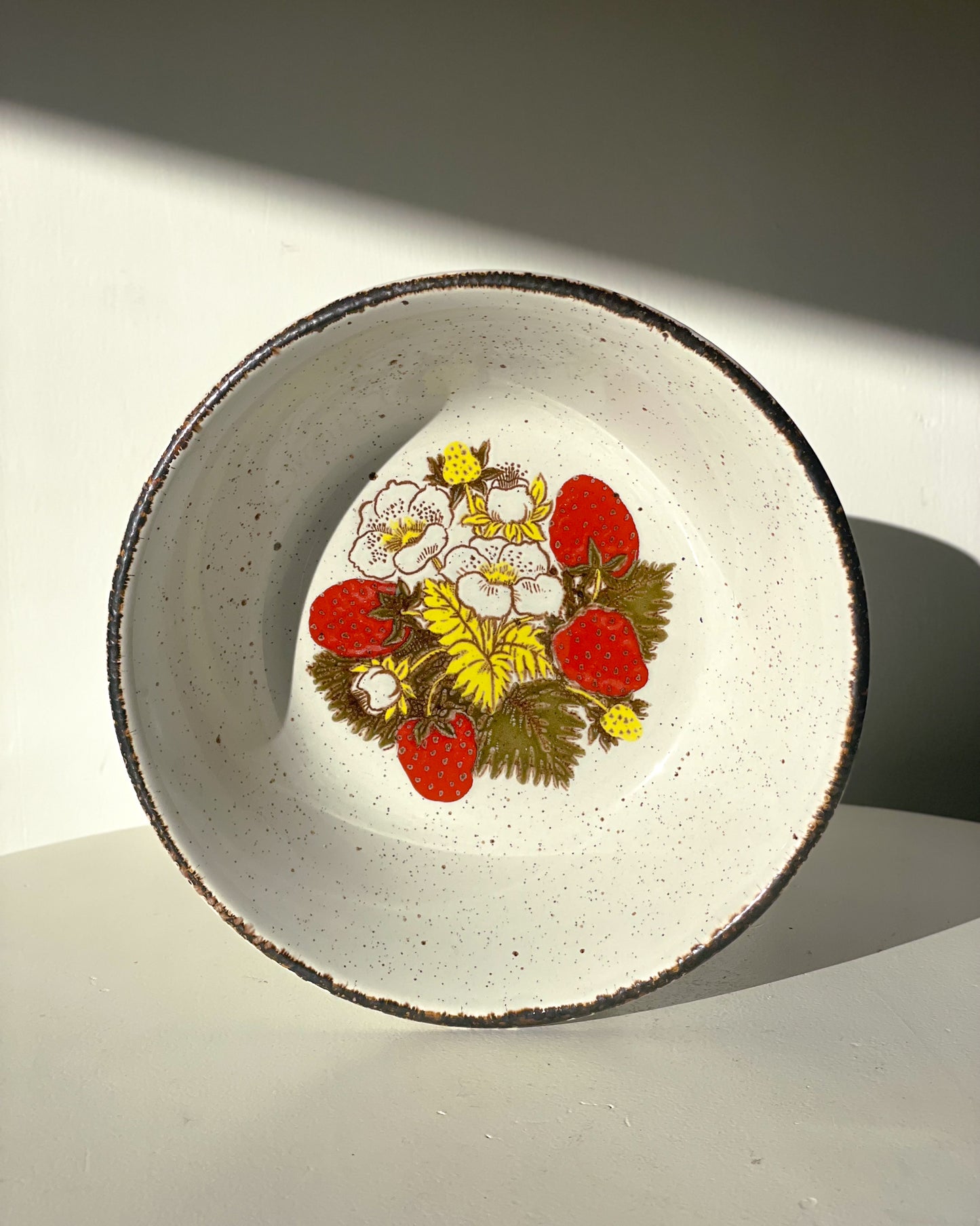 Medium Strawberry Serving Bowl