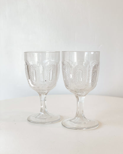 Cottage Wine Glasses (Set of 2)